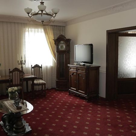 Hotel Slavia Salonta Exteriör bild
