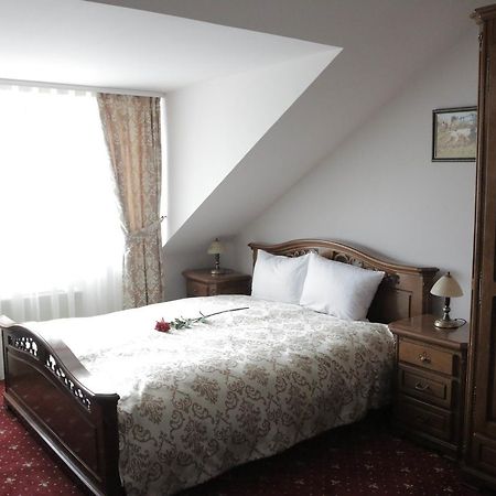 Hotel Slavia Salonta Exteriör bild