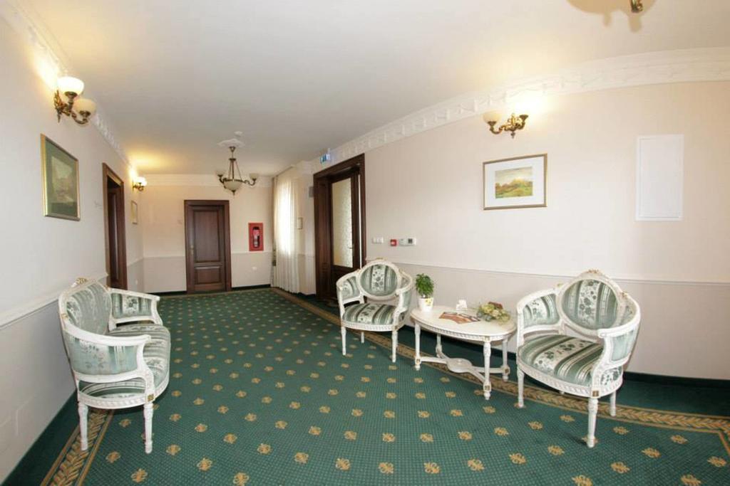 Hotel Slavia Salonta Exteriör bild