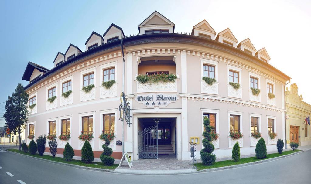 Hotel Slavia Salonta Exteriör bild