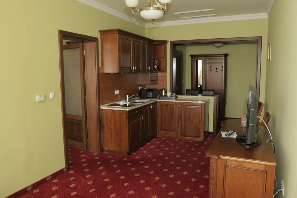 Hotel Slavia Salonta Exteriör bild