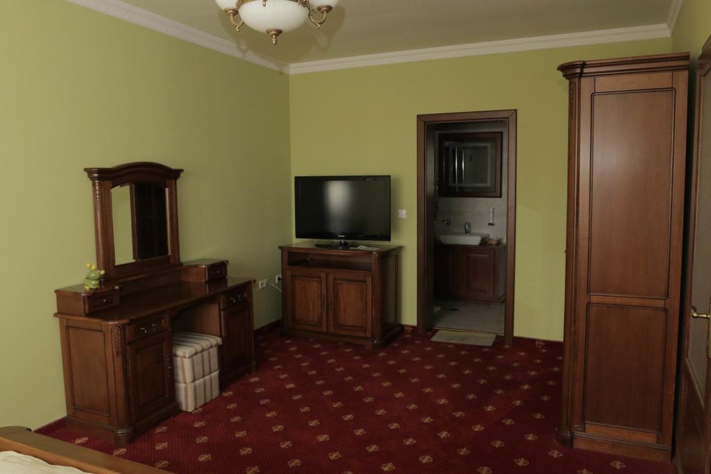 Hotel Slavia Salonta Exteriör bild