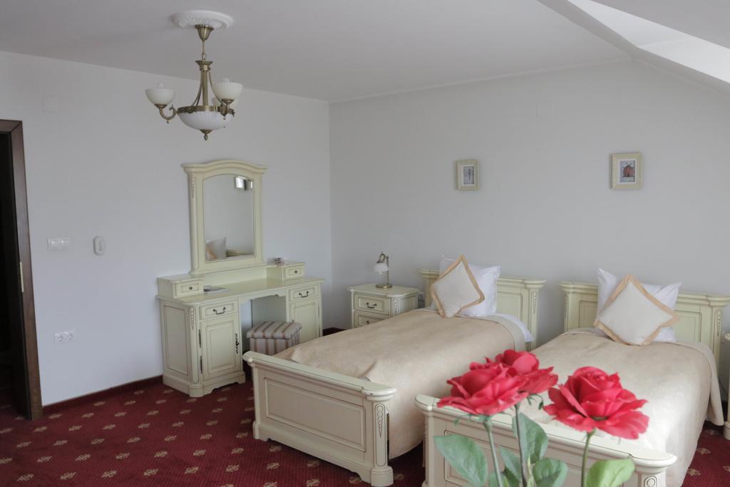 Hotel Slavia Salonta Exteriör bild