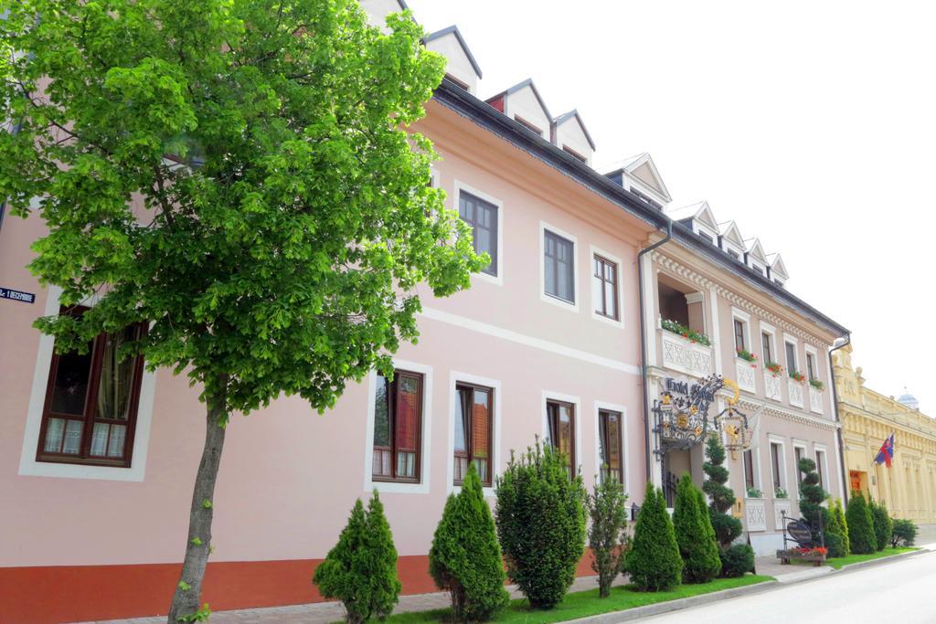 Hotel Slavia Salonta Exteriör bild