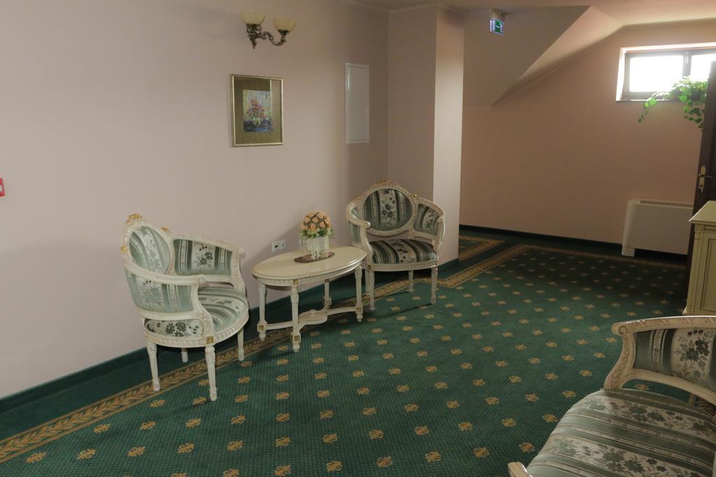 Hotel Slavia Salonta Exteriör bild