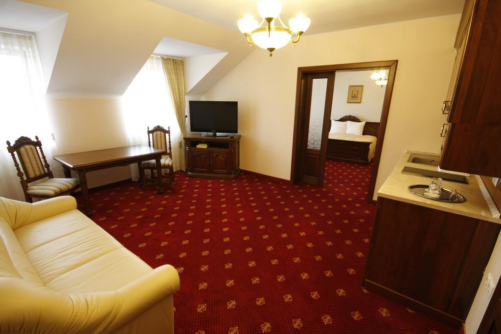 Hotel Slavia Salonta Exteriör bild