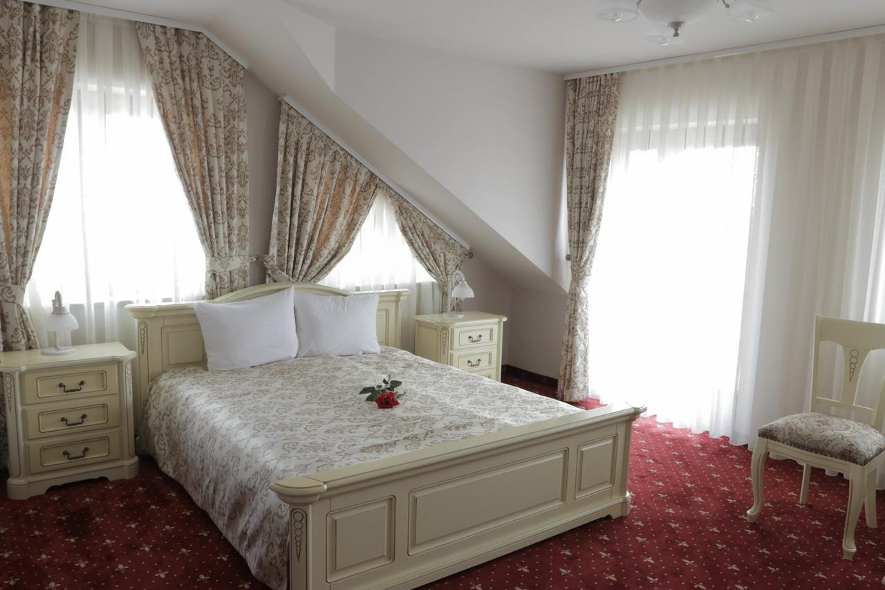 Hotel Slavia Salonta Exteriör bild