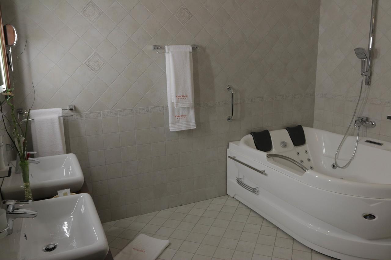Hotel Slavia Salonta Exteriör bild