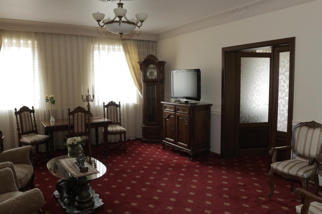 Hotel Slavia Salonta Exteriör bild
