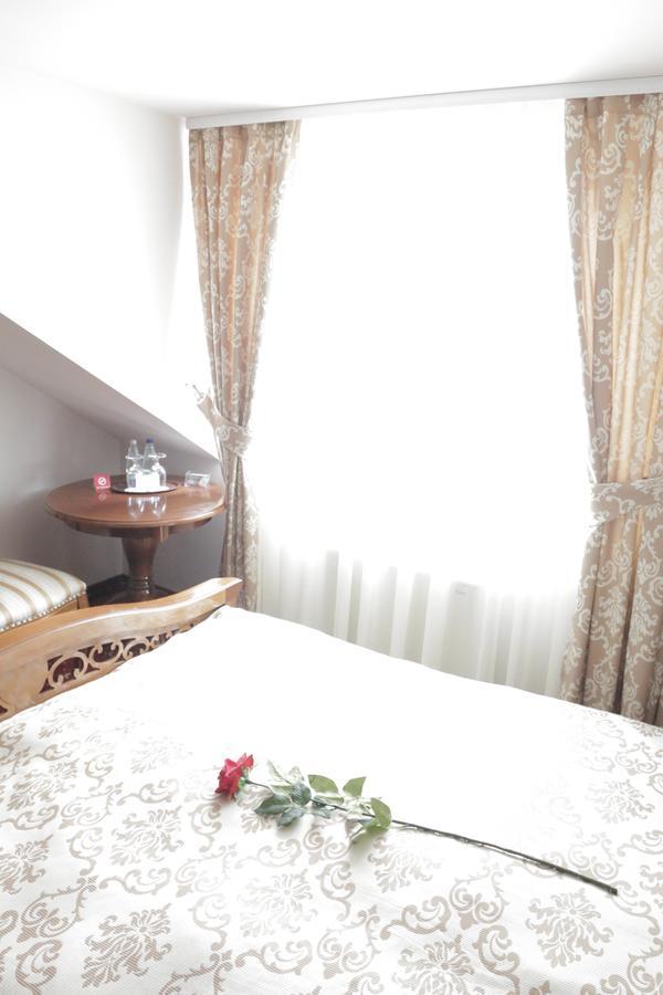 Hotel Slavia Salonta Exteriör bild