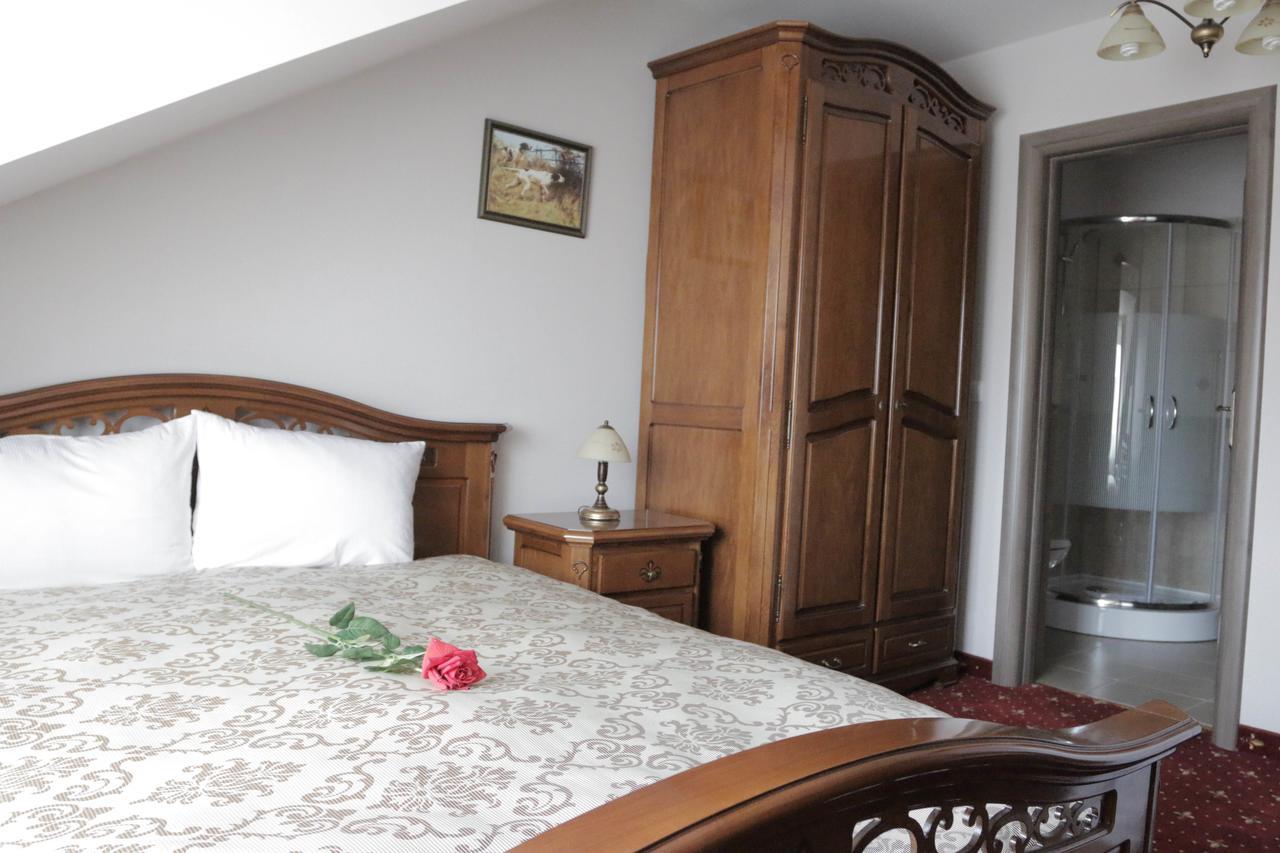 Hotel Slavia Salonta Exteriör bild